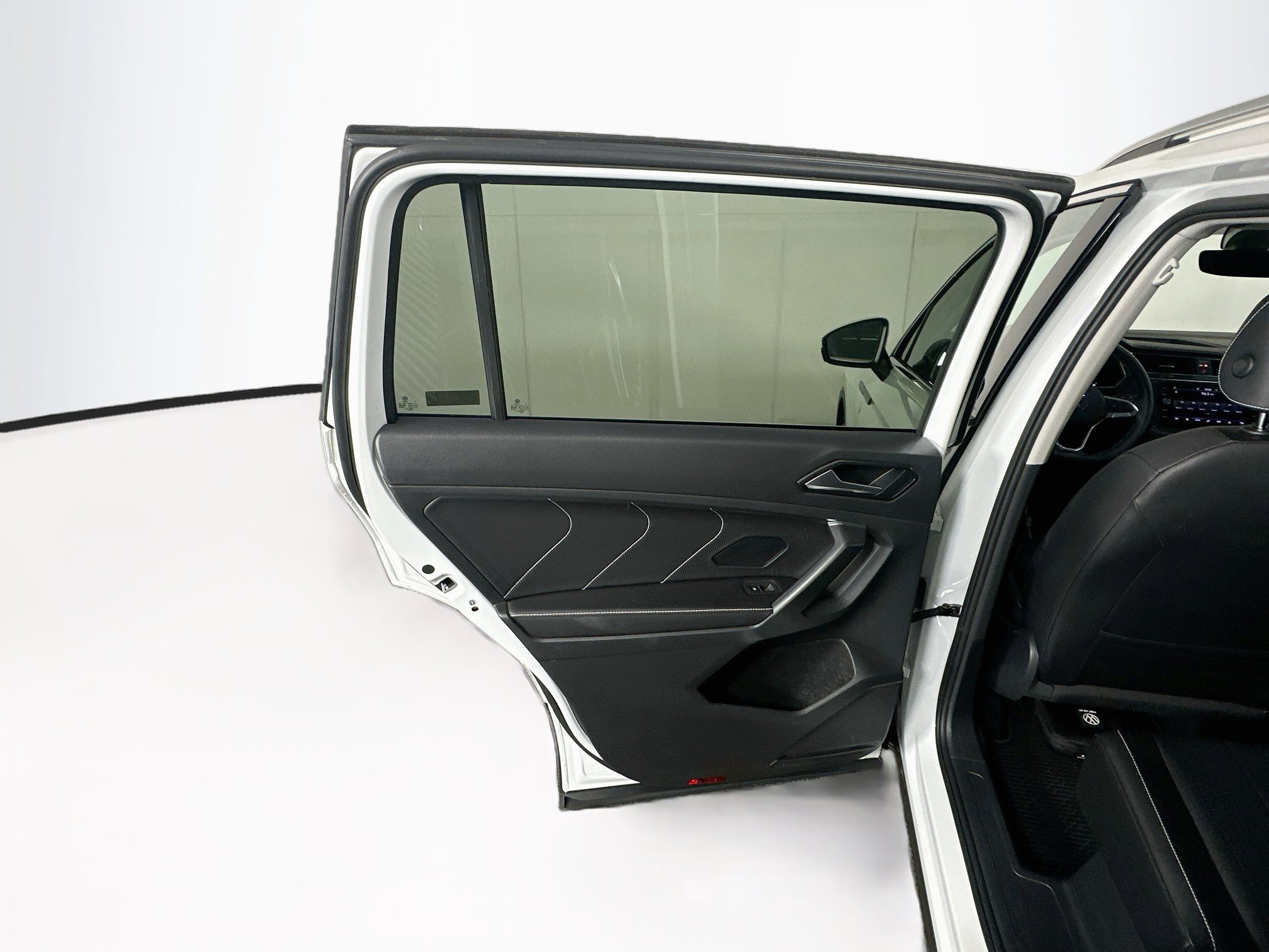 Used 2023 Volkswagen Tiguan SE FWD image 25