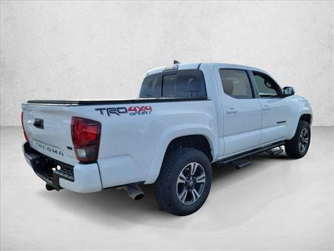 Used 2019 Toyota Tacoma TRD Sport AWD/4WD image 5