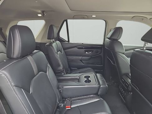 Used 2025 Honda Pilot Touring image 16