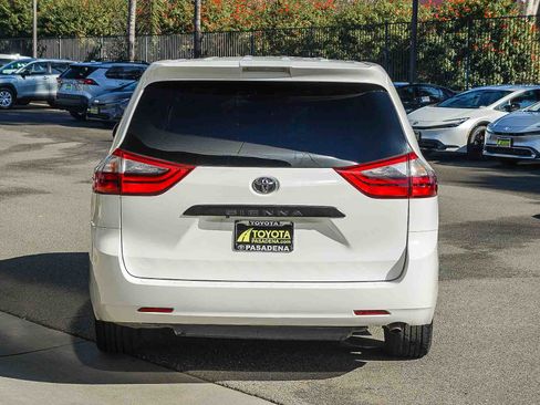 Used 2020 Toyota Sienna L image 5