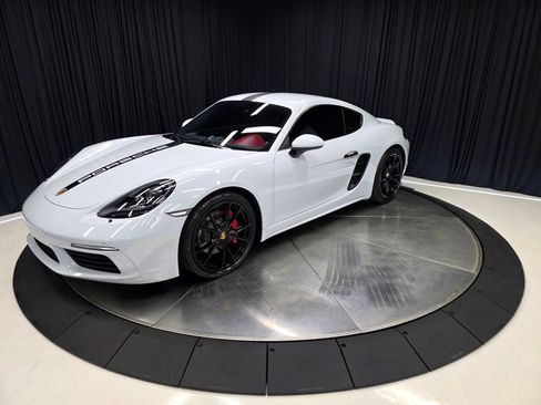 Used 2017 Porsche 718 Cayman RWD image 8