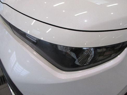 Used 2025 Kia Soul LX w/ LX Technology Package image 11