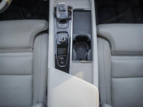 Certified 2022 Volvo XC60 B6 Inscription w/ Advanced Package image 24