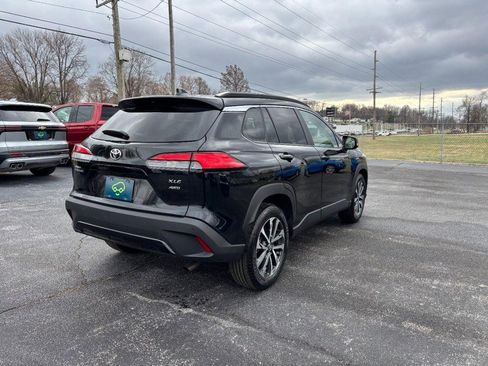 Used 2024 Toyota Corolla Cross XLE image 5