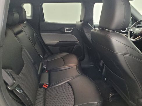 Used 2024 Jeep Compass Latitude image 19