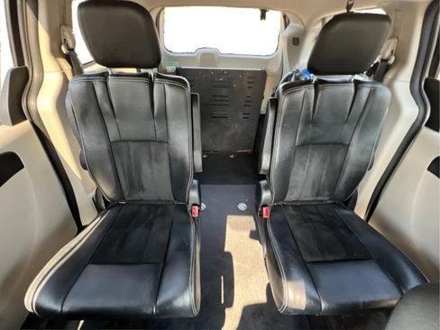 Used 2018 Dodge Grand Caravan SE w/ Power Convenience Group I FWD image 19