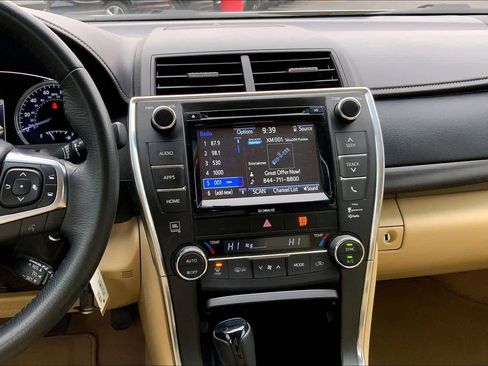 Used 2017 Toyota Camry XLE FWD image 7
