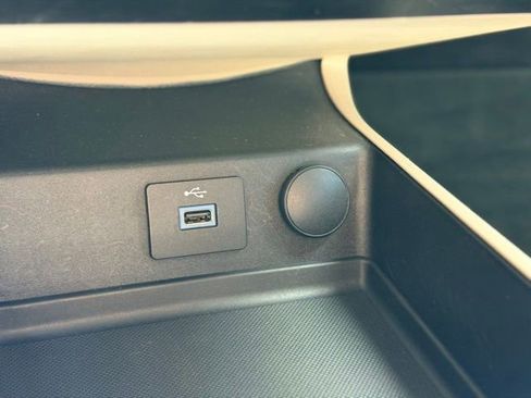Used 2017 Ford Fusion SE FWD image 13