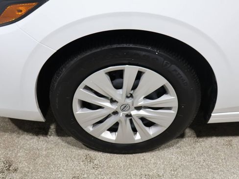 Used 2024 Nissan Sentra S image 9