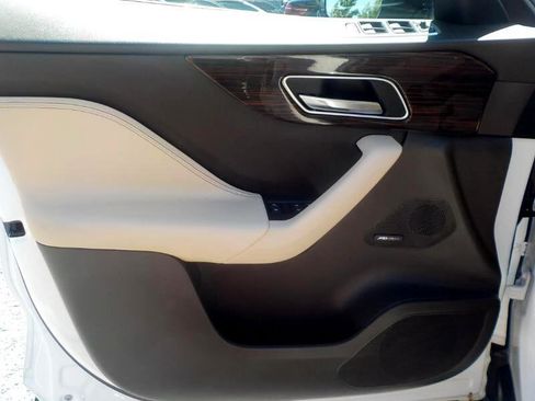 Used 2018 Jaguar F-PACE Prestige image 10