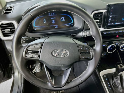 Used 2023 Hyundai Venue Limited FWD image 11