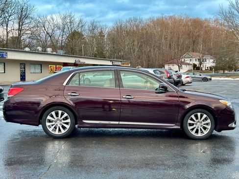 Used 2012 Toyota Avalon Limited image 9