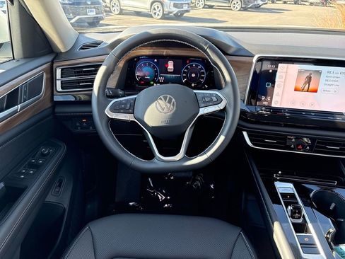 New 2026 Volkswagen Atlas SE image 13