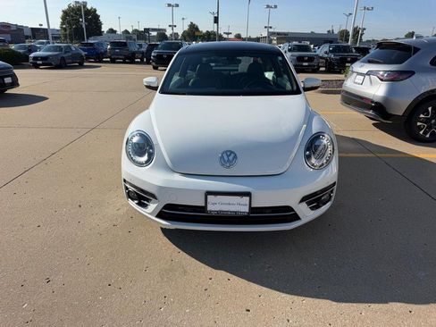 Used 2018 Volkswagen Beetle 2.0T SE FWD image 7