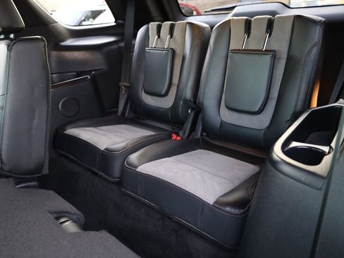 Used 2017 Ford Explorer XLT w/ Equipment Group 202A image 12