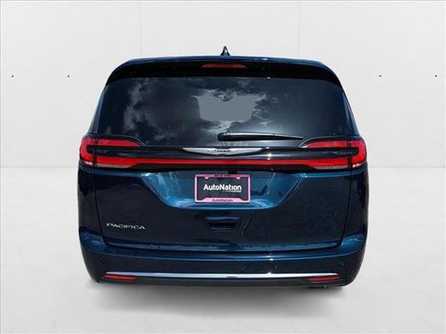 New 2025 Chrysler Pacifica Select image 6