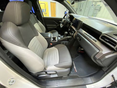 Used 2025 Toyota Tacoma TRD Off-Road image 27