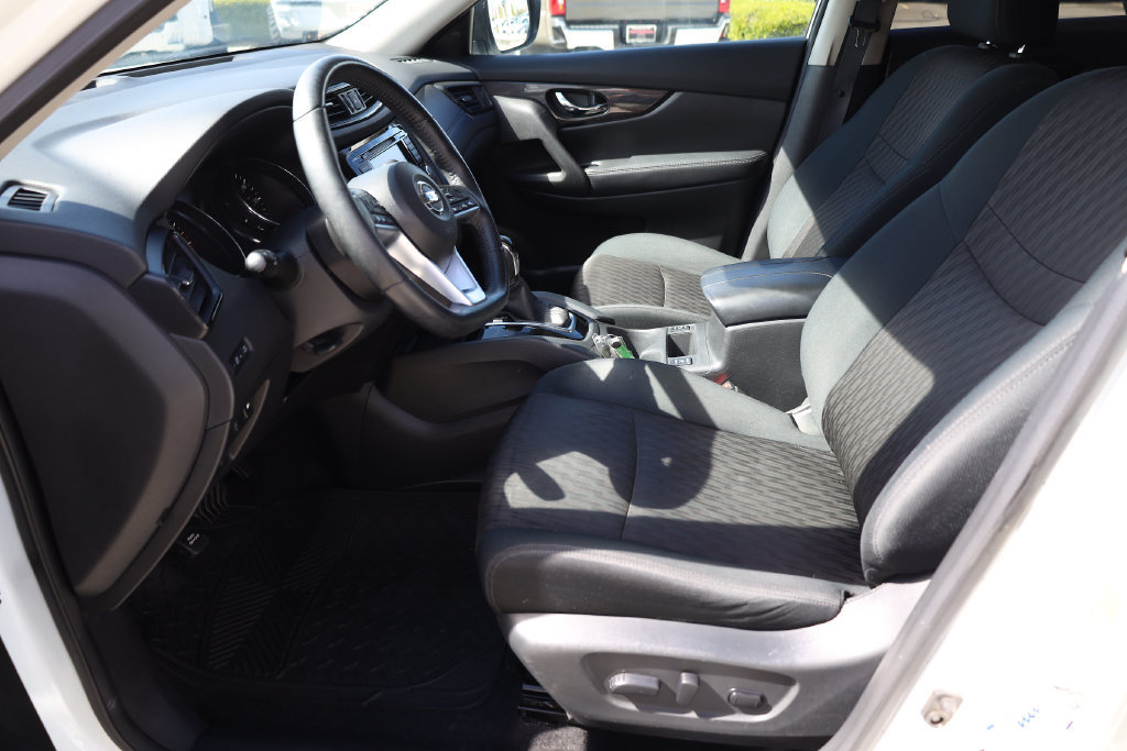 Used 2018 Nissan Rogue SV FWD image 11