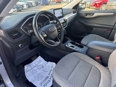 Used 2022 Ford Escape SE w/ SE Sport Appearance Package image 19