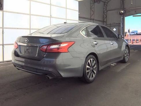 Used 2017 Nissan Altima 2.5 SL FWD image 2
