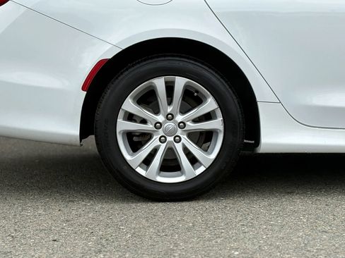 Used 2016 Chrysler 200 Limited w/ Convenience Group FWD image 27