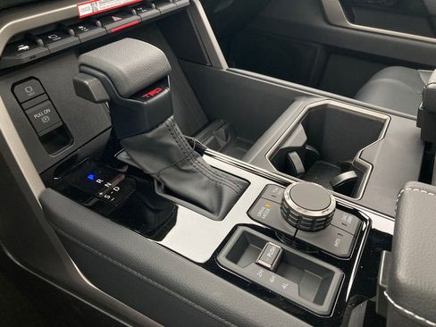 New 2026 Toyota Tundra Limited AWD/4WD image 17