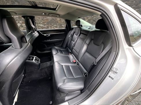 Used 2018 Volvo S90 T6 Momentum w/ Convenience Package image 24