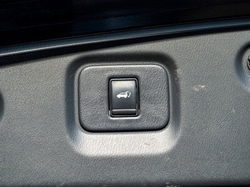 Used 2017 Nissan Pathfinder Platinum w/ Family Entertainment Package image 11