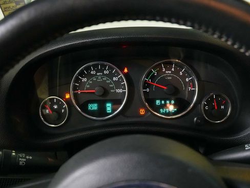 Used 2017 Jeep Wrangler Unlimited Sahara w/ Connectivity Group AWD/4WD image 15
