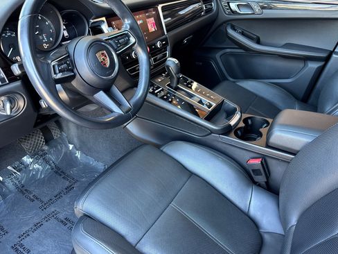 Used 2022 Porsche Macan AWD/4WD image 4