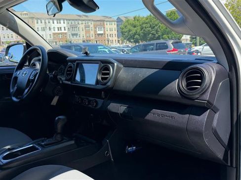Used 2019 Toyota Tacoma SR RWD image 12
