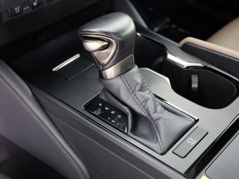 Used 2024 Lexus ES 350 Ultra Luxury w/ Accessory Package (Z2) image 6