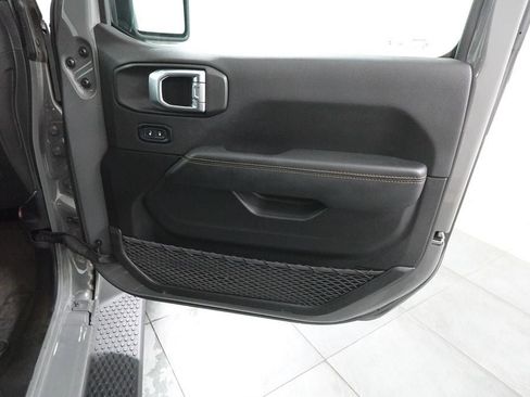Used 2023 Jeep Wrangler Unlimited Sahara AWD/4WD image 33