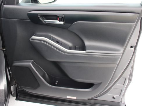 Used 2022 Toyota Highlander XLE image 20