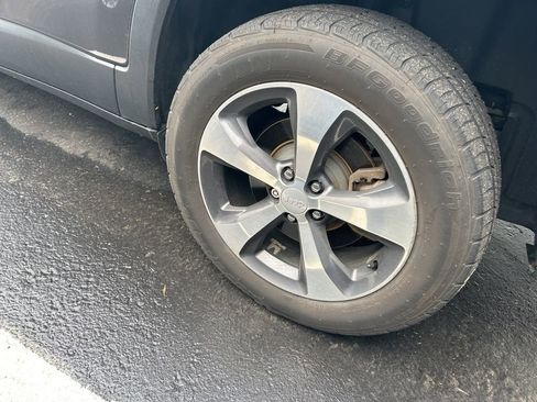 Used 2019 Jeep Cherokee Limited image 5