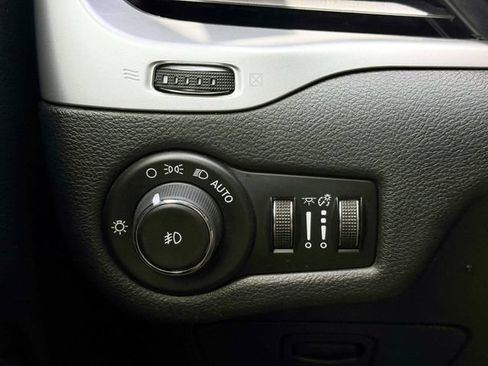 Used 2015 Jeep Cherokee Trailhawk w/ Cold Weather Group AWD/4WD image 20