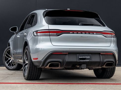 Certified 2024 Porsche Macan AWD/4WD image 3