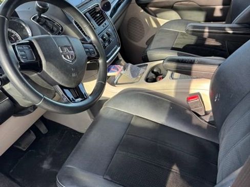 Used 2018 Dodge Grand Caravan SXT FWD image 5