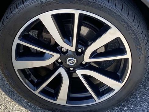 Used 2019 Nissan Rogue Sport SL AWD/4WD image 25