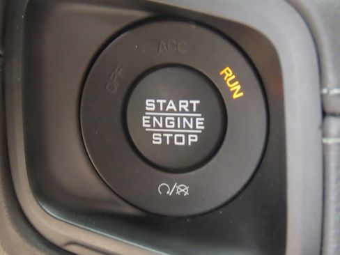 Used 2024 Jeep Gladiator Rubicon w/ Convenience Group AWD/4WD image 29