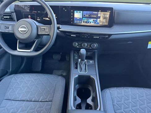 Certified 2025 Nissan Kicks SV image 11