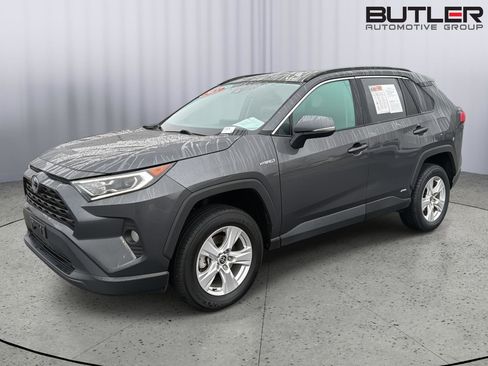 Used 2021 Toyota RAV4 XLE AWD/4WD image 1