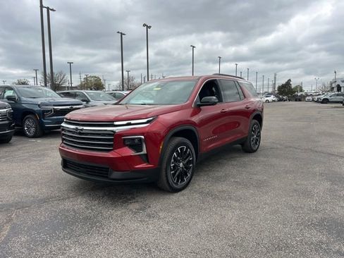 New 2026 Chevrolet Traverse LT w/ Sun and Wheel Package FWD image 7