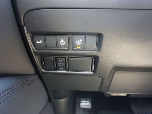 Used 2024 Nissan Armada SL w/ Captain's Chairs Package AWD/4WD image 5