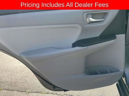 Used 2017 Toyota Camry XLE w/ Moonroof Package FWD image 15