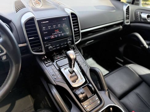 Used 2018 Porsche Cayenne Platinum Edition AWD/4WD image 19