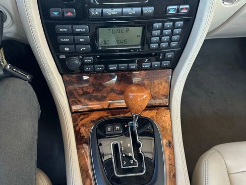 Used 2004 Jaguar XJ8 image 13