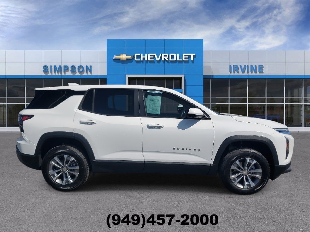 Used 2026 Chevrolet Equinox LT w/ Safety and Technology Package FWD image 9