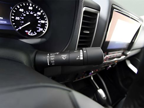 Used 2024 Nissan Frontier SV w/ SV Convenience Package image 3