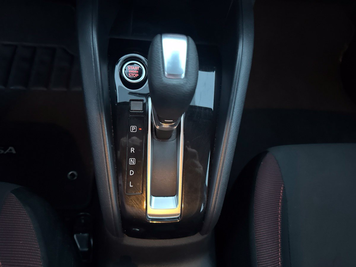 Used 2025 Nissan Versa SR FWD image 24